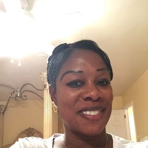 Meet your Posher, Mona